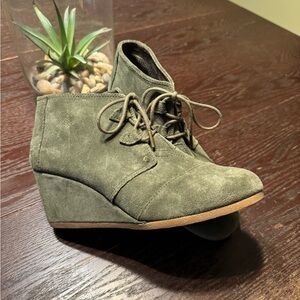 Toms Kala Olive Green Suede Wedge Ankle Boots